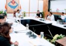 राजस्व वृद्धि के सम्बन्ध में मुख्य सचिव आनन्द बर्द्धन ने अधिकारियों के साथ की बैठक