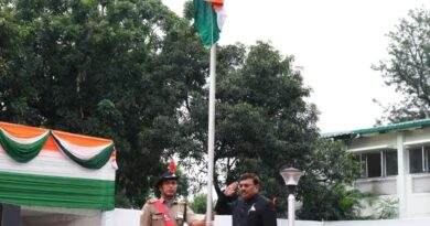 मुख्य सचिव आनंद बर्द्धन ने स्वतंत्रता दिवस के अवसर पर सचिवालय परिसर में किया ध्वजारोहण