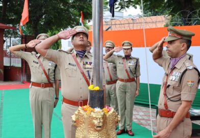 एसएसपी देहरादून प्रमेंद्र डोबाल ने 80 वें स्वतंत्रता दिवस के अवसर पर पुलिस लाइन में किया ध्वजारोहण