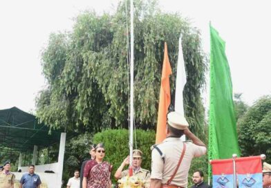 पिथौरागढ़ के मिनी स्टेडियम में कैबिनेट मंत्री रेखा आर्या ने किया ध्वजारोहण