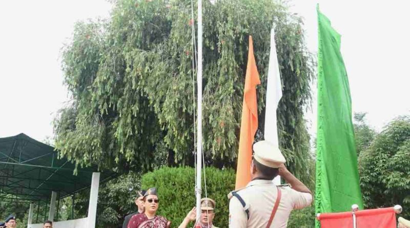 पिथौरागढ़ के मिनी स्टेडियम में कैबिनेट मंत्री रेखा आर्या ने किया ध्वजारोहण