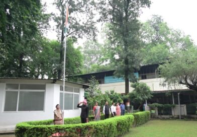 स्वतंत्रता दिवस पर जिलाधिकारी डॉ0 आशीष चौहान ने कलेक्ट्रेट परिसर में किया ध्वजारोहण