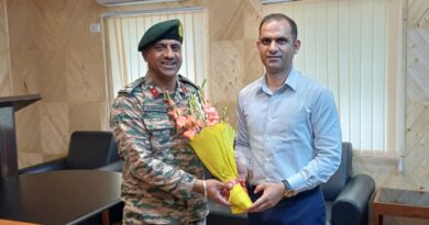 जिलाधिकारी आशीष भटगांई से भारतीय सेना के कमांडर ब्रिगेडियर गौतम पठानिया ने की शिष्टाचार भेंट