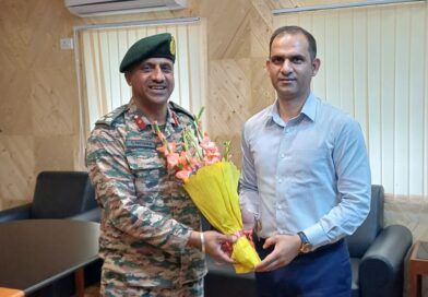 जिलाधिकारी आशीष भटगांई से भारतीय सेना के कमांडर ब्रिगेडियर गौतम पठानिया ने की शिष्टाचार भेंट
