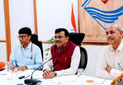 मुख्य सचिव आनन्द बर्द्धन ने नीति आयोग के सदस्यों के साथ की बैठक