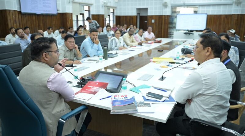 जिलाधिकारी विशाल मिश्रा ने केदारनाथ यात्रा के द्वितीय चरण की यात्रा तैयारियों को लेकर अधिकारियों के साथ की बैठक 