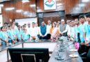 मुख्य सचिव आनन्द बर्द्धन से मेधावी एवं टॉपर विद्यार्थियों ने की मुलाकात 