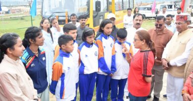 खेल मंत्री रेखा आर्या ने कॉलेज मे पढ़ रही बालिकाओं के साथ किया संवाद,सुनी समस्याए