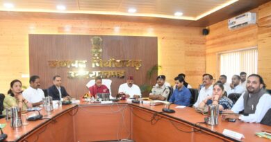 “अधिकारी आंगन का मिलन” कार्यक्रम की गंभीरता को ध्यान मे रखते हुए इसको वृहद स्तर पर करें प्रचारित- प्रसारित-प्रभारी मंत्री रेखा आर्या