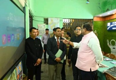 मुख्य सचिव आनंद बर्द्धन का सीमांत जनपद दौरा, चिन्यालीसौड़ हवाई पट्टी की वर्तमान व्यवस्थाओं तथा योजनाओं का  किया स्थलीय निरीक्षण 