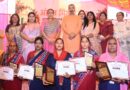 विभागीय मंत्री रेखा आर्या ने उत्कृष्ट कार्य करने वाली आंगनबाड़ी कार्यकत्रियों, सहायिकाओं और आशा बहनों का किया सम्मान