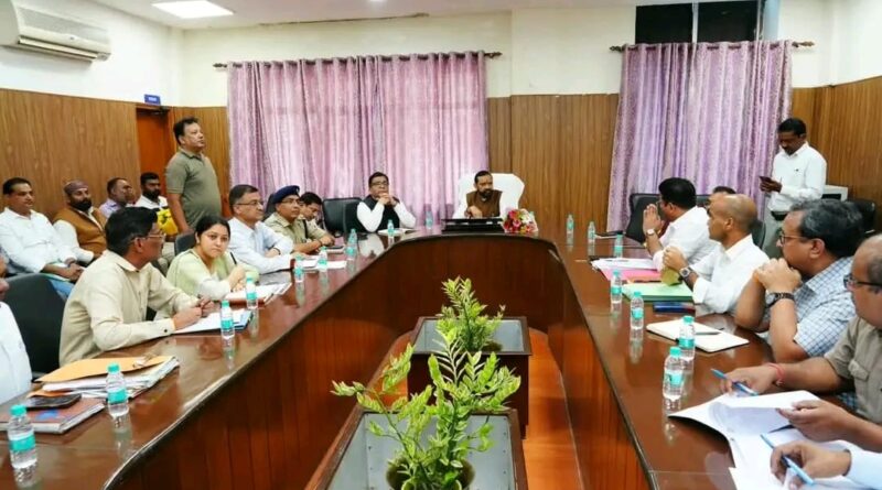 मैनहोल अब ‘मशीन होल’ के रूप में होंगे विकसित , राष्ट्रीय सफाई कर्मचारी आयोग अध्यक्ष भगवत प्रसाद मकवाना ने दिए निर्देश, मैनुअल सीवर सफाई पर लगेगी रोक