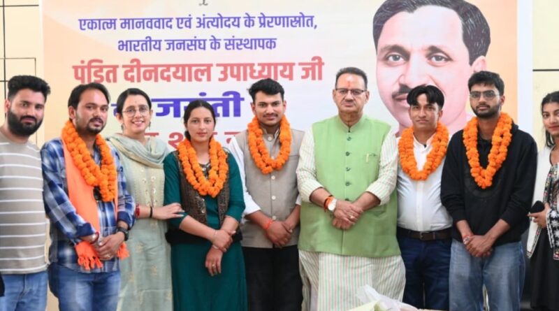 कैबिनेट मंत्री गणेश जोशी ने एमपीजी कॉलेज मसूरी के छात्रसंघ चुनाव में एबीवीपी के विजयी प्रत्याशियों को दी जीत की बधाई