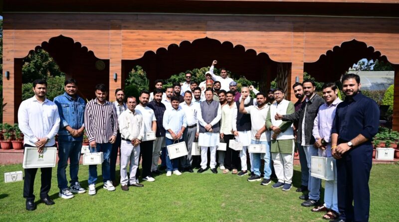 हरियाणा के युवाओं ने साझा किए उत्तराखण्ड भ्रमण के अनुभव, मुख्यमंत्री धामी ने कहा—उत्तराखण्ड के अनुभवों को देशभर तक पहुंचाने में डिजिटल ब्रांड एंबेसडर की भूमिका निभाएं युवा