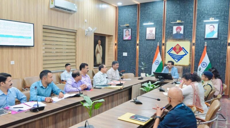 स्कूल-कॉलेजों में चलेगा जागरूकता एवं ड्रग्स टेस्टिंग अभियान, दो नई टेस्टिंग मशीनों के लिए धनराशि स्वीकृत: जिलाधिकारी डॉ. आशीष चौहान