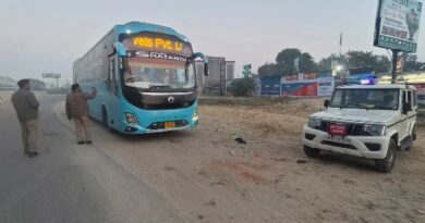 लग्जरी बसों पर चौथे दिन भी कार्रवाई, 35 चालान और तीन बसें सीज