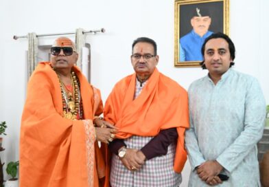 कुंभ-2027 के लिए बाबा अरुण गिरी जी महाराज ने कैबिनेट मंत्री गणेश जोशी को दिया आमंत्रण